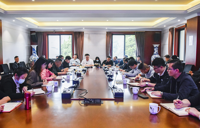 1652428944464937.jpg (小圖)領(lǐng)導.jpg