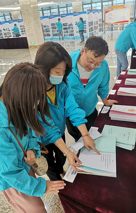 xiao 認真學(xué)習、翻閱新《安全法》15.jpg